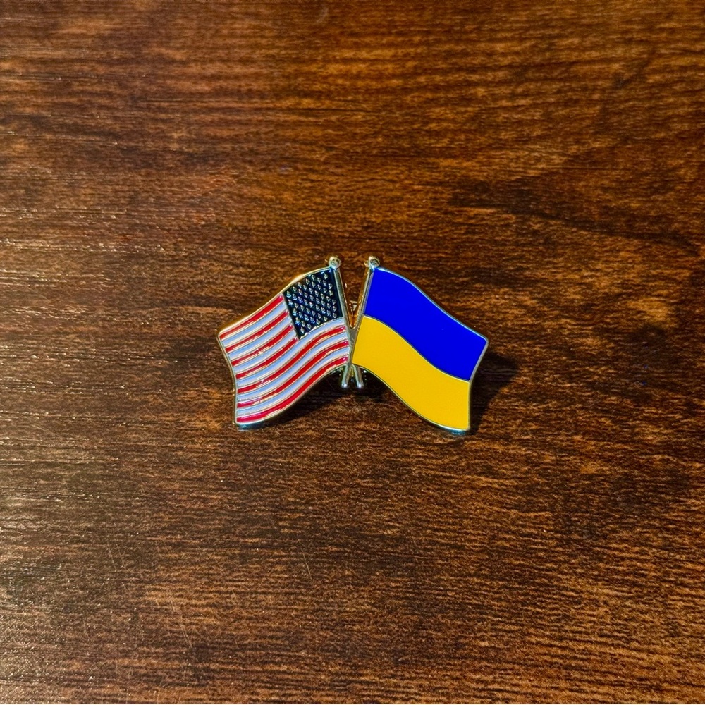 NEW US American Ukrainian Flags Lapel Pin USA Ukraine Double Flag Pin Badge